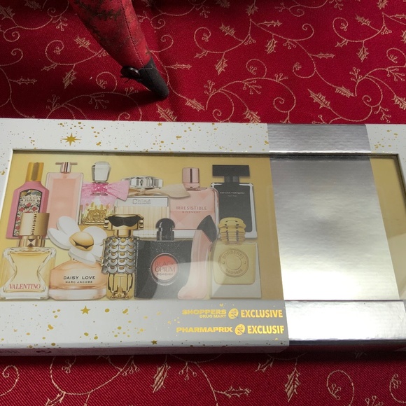 Shoppers Gift Box 12 Sample Perfumes - Picture 1 of 4